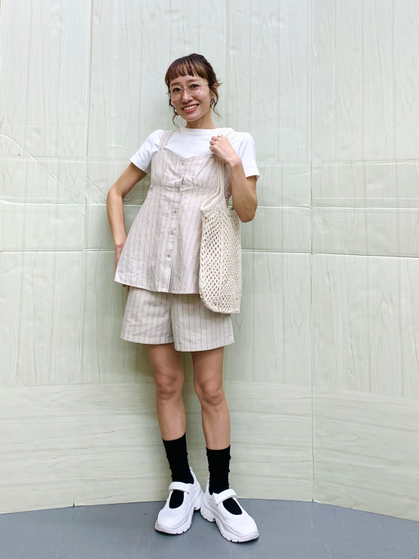 Volume Sole Belt Sneakers、Mesh Knitted Bag」的穿搭靈感｜GU