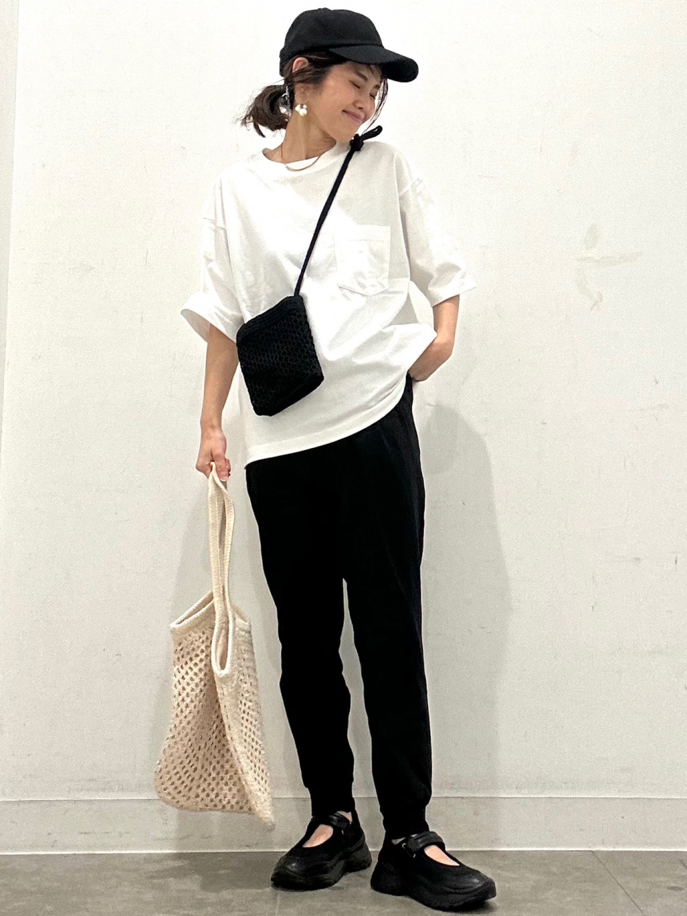 ブロードシャツ UNDERCOVER、チュニックシャツ UNDERCOVER」の着用