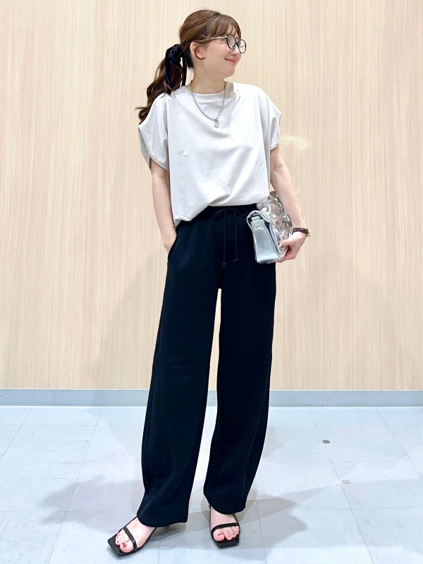 ナローストラップヒールミュール+E（レディース）の着用コーディネート