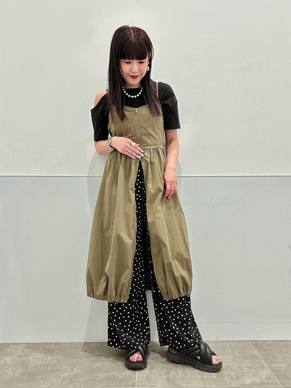 Ribbed Cropped T-Shirt/L、Front Zip Bubble Hem Dress」| GU的穿搭理念