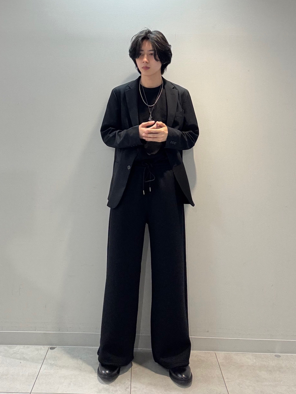 【ラスト1点】GU ダブルブレストジャケットZ ブラック 3XL ダブルブレストジャケットZ、ボウタイシャツQ」の着用