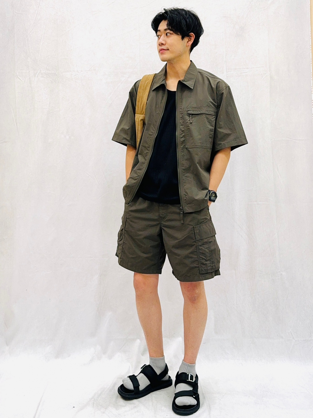 Nylon Zip Parachute Pants、Nylon Zip-Up Shirt/Halfslv」| GU的穿搭理念