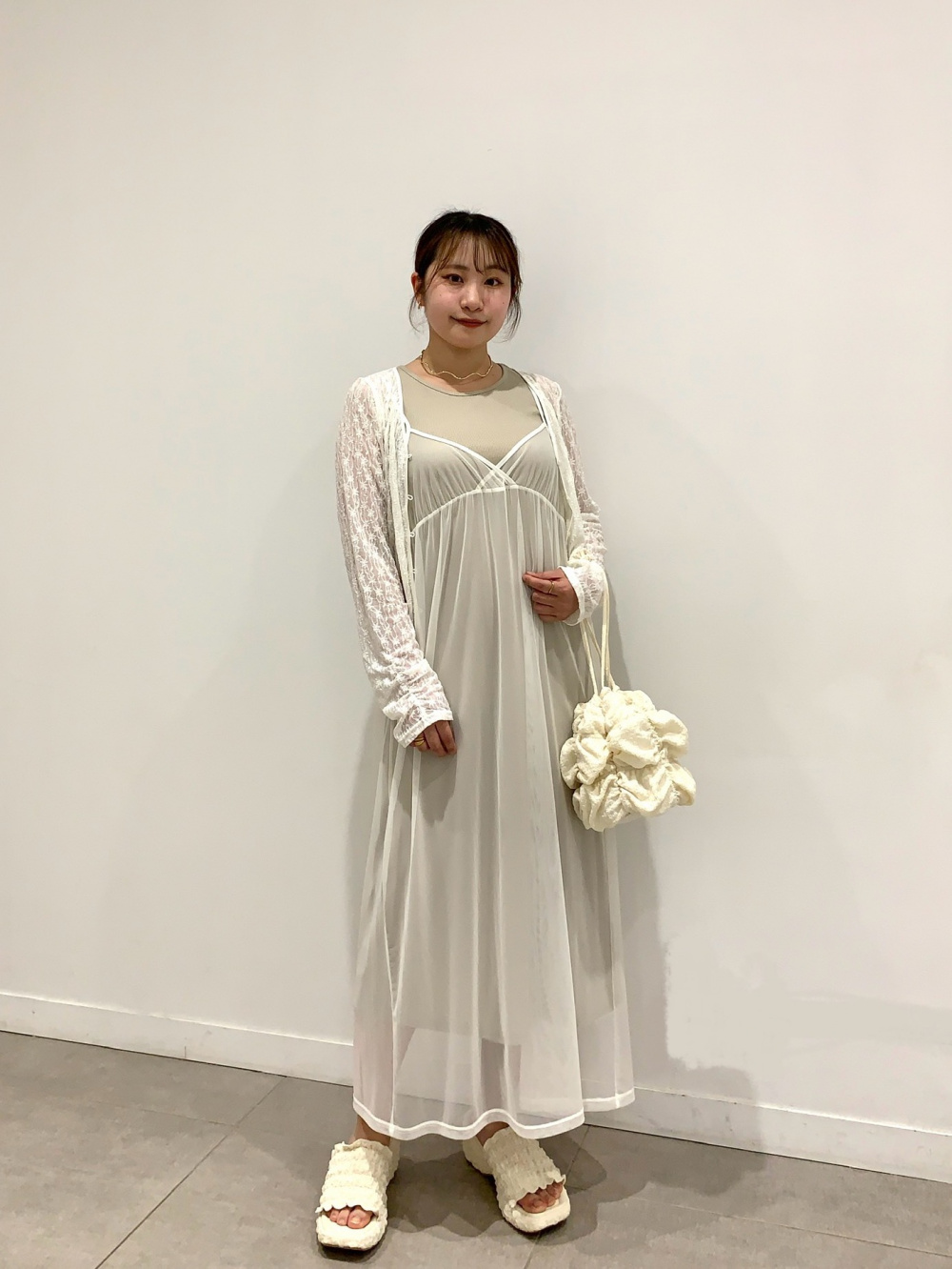 レースカーディガン、2ピースチュールワンピース」の着用 