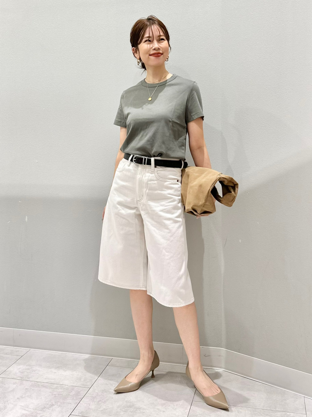 【GUMZZI】ショール付きTシャツ×パンツセットアップto28755 オフショルダーT+E、バレルレッグジーンズ(丈標準71.0～75.0cm