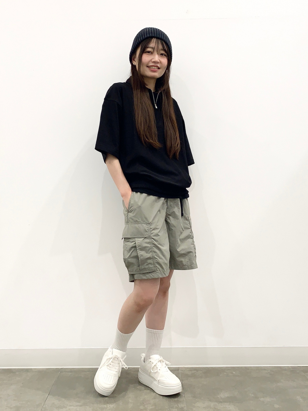 カジュアルなコーデに♪【LOUISVUITTON】クルーネックTシャツ ヴィトンのバッグ他】Tシャツ×デニムコーデを上品に見せたいとき
