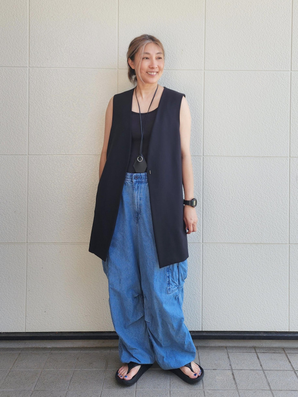 デニムスーパーワイドカーゴパンツNT+E（メンズ）の着用コーディネート