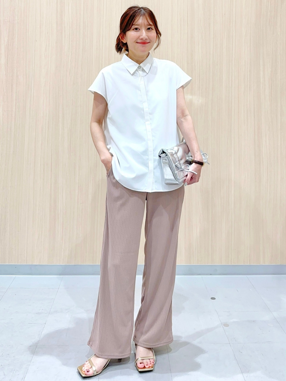 Puff Sweat Carrot Pants、Bijou Button Blouse/S/Z」| GU的穿搭理念