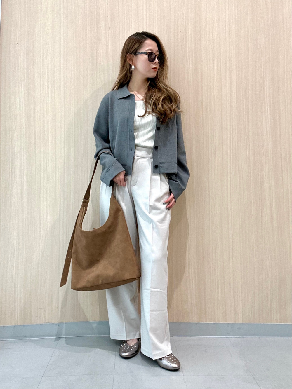 ドレープシャツZ+E、タックワイドパンツ(丈標準70.0～74.0cm)」の着用