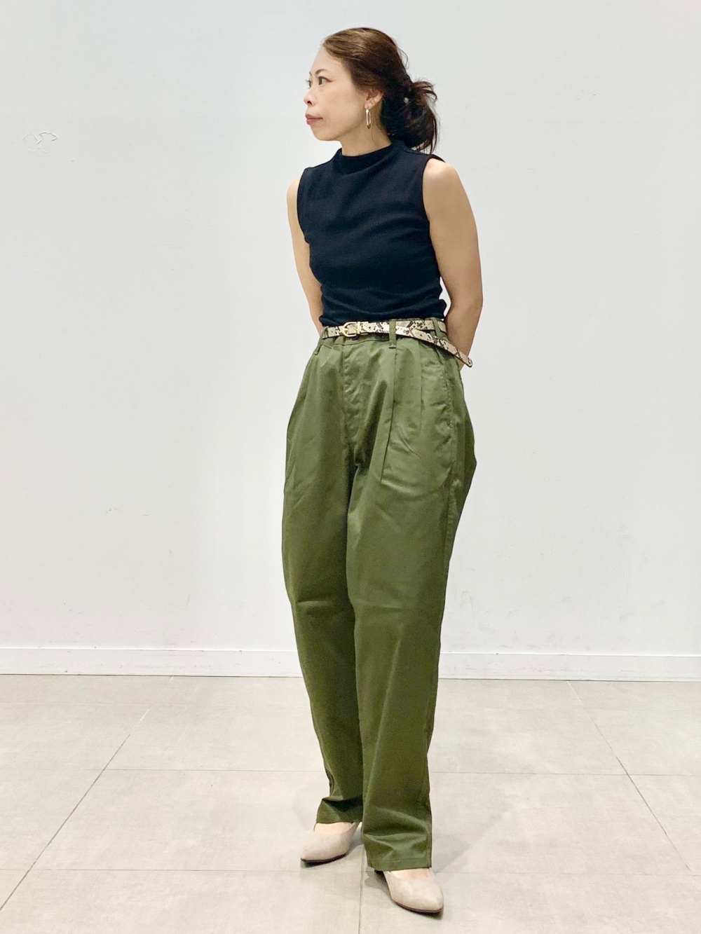 ボトルネックT(ノースリーブ)Q、チノキャロットパンツ(丈標準69.5