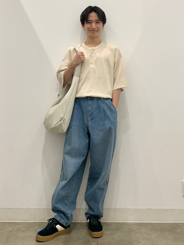 Denim Carrot Pants、Boxy Henley Neck T-Shirt/HalfSlv」的穿搭靈感｜GU