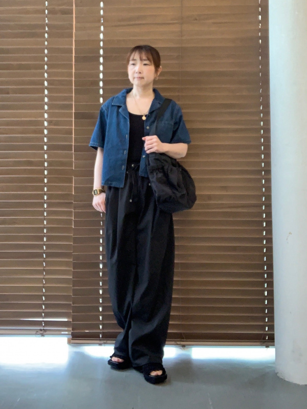 ライトデニムオープンカラーシャツ(半袖)（レディース）の着用