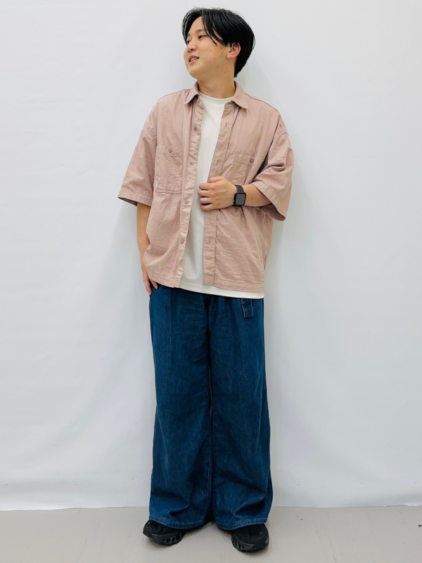 Zip-Up Shirt、Light Denim Belted Wide Pants」的穿搭靈感｜GU