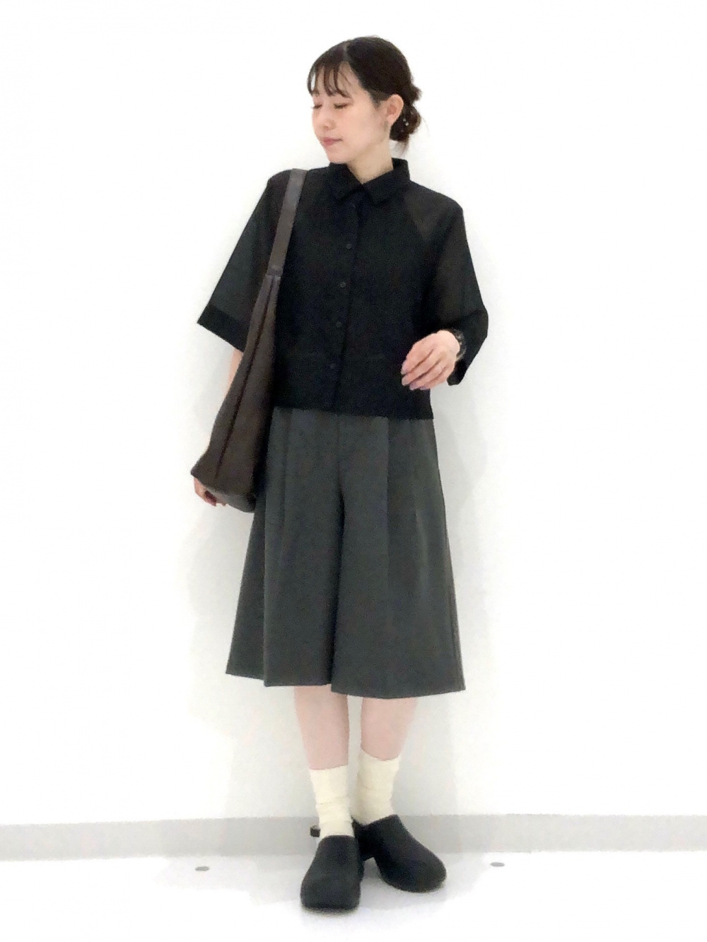 ボレロセットT by rokh、バミューダショートパンツNTQ+E」の着用