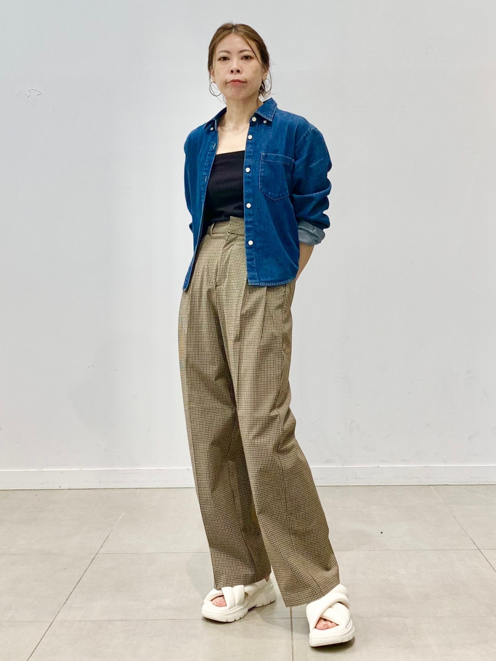 Pleated Wide Checked Pants、Denim Short Shirt」| GU的穿搭理念