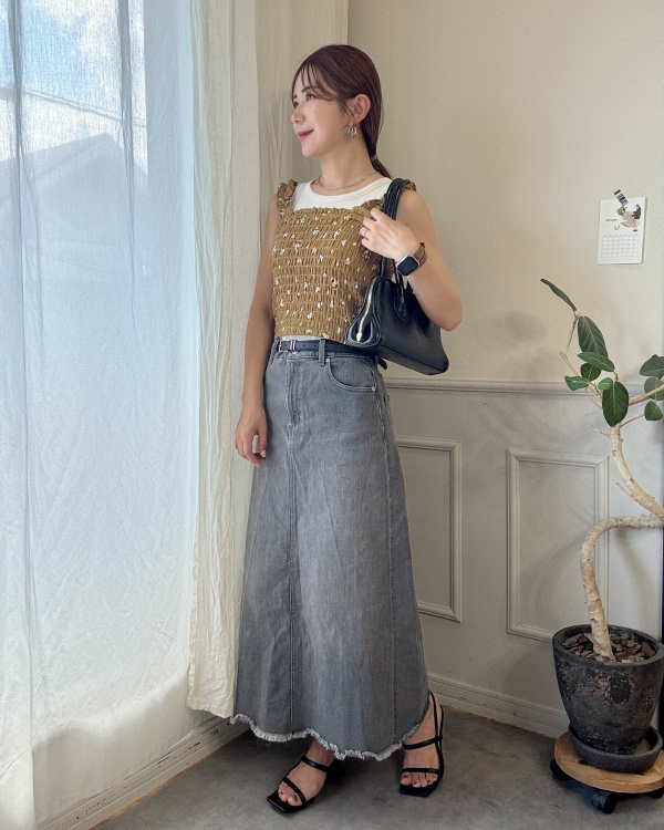 シャーリングフラワープリントキャミソール+E（レディース）の着用