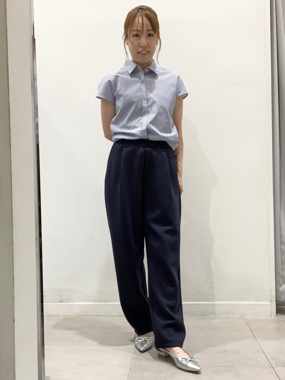 Puff Sweat Carrot Pants、Bijou Button Blouse/S/Z」| GU的穿搭理念