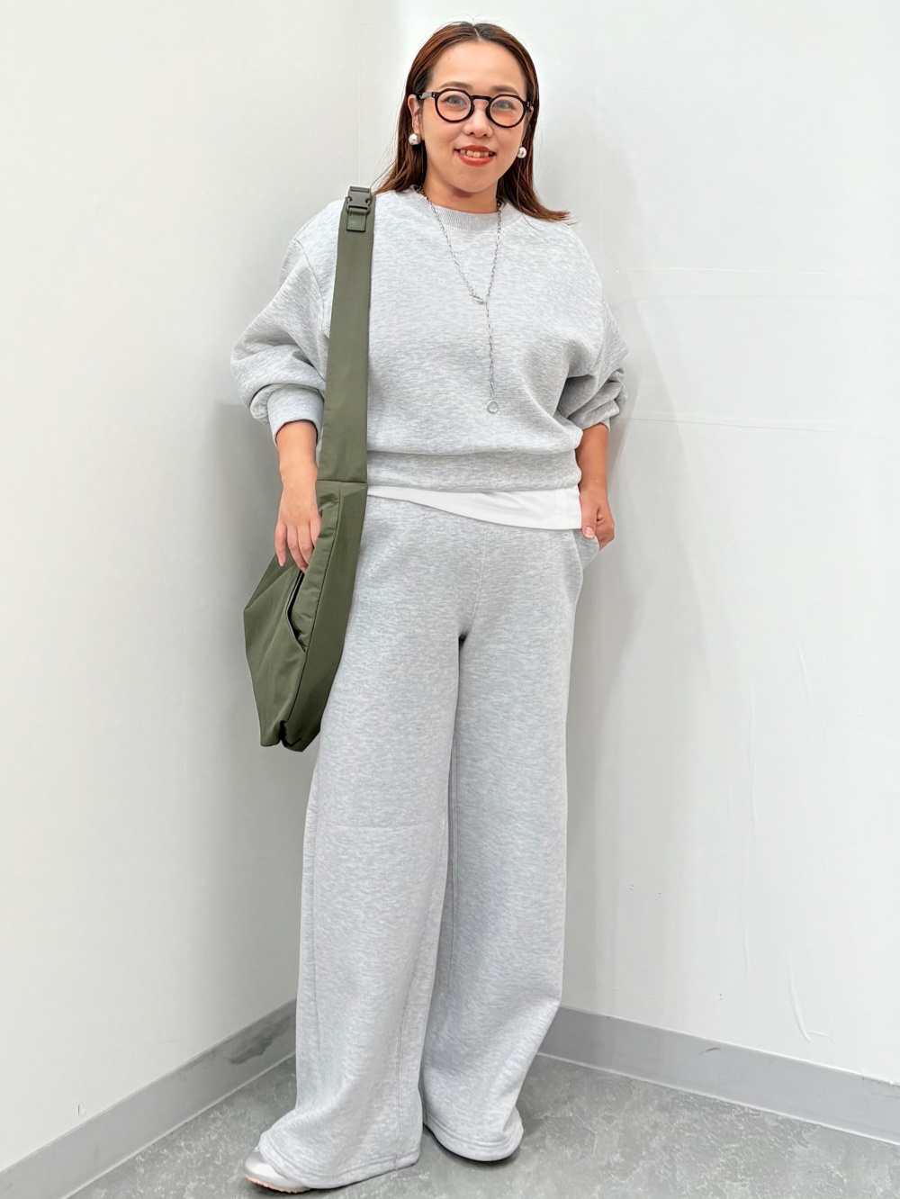 【BLUE STANDARD/ブルースタンダード】パフィースウェット バイカラー プルオーバーパーカー フーディー ストレッチ 春服
