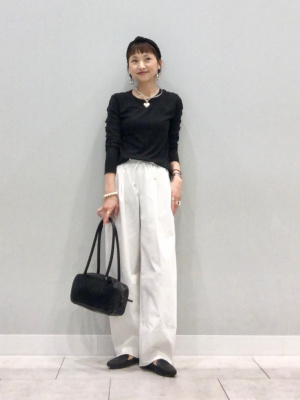 ☆新品☆　GU バレるレッグプルオンパンツ　L　ホワイト2枚＋ブラック1枚 体型カバーがすごい」「色違いで欲しい」 絶賛の声が集まった