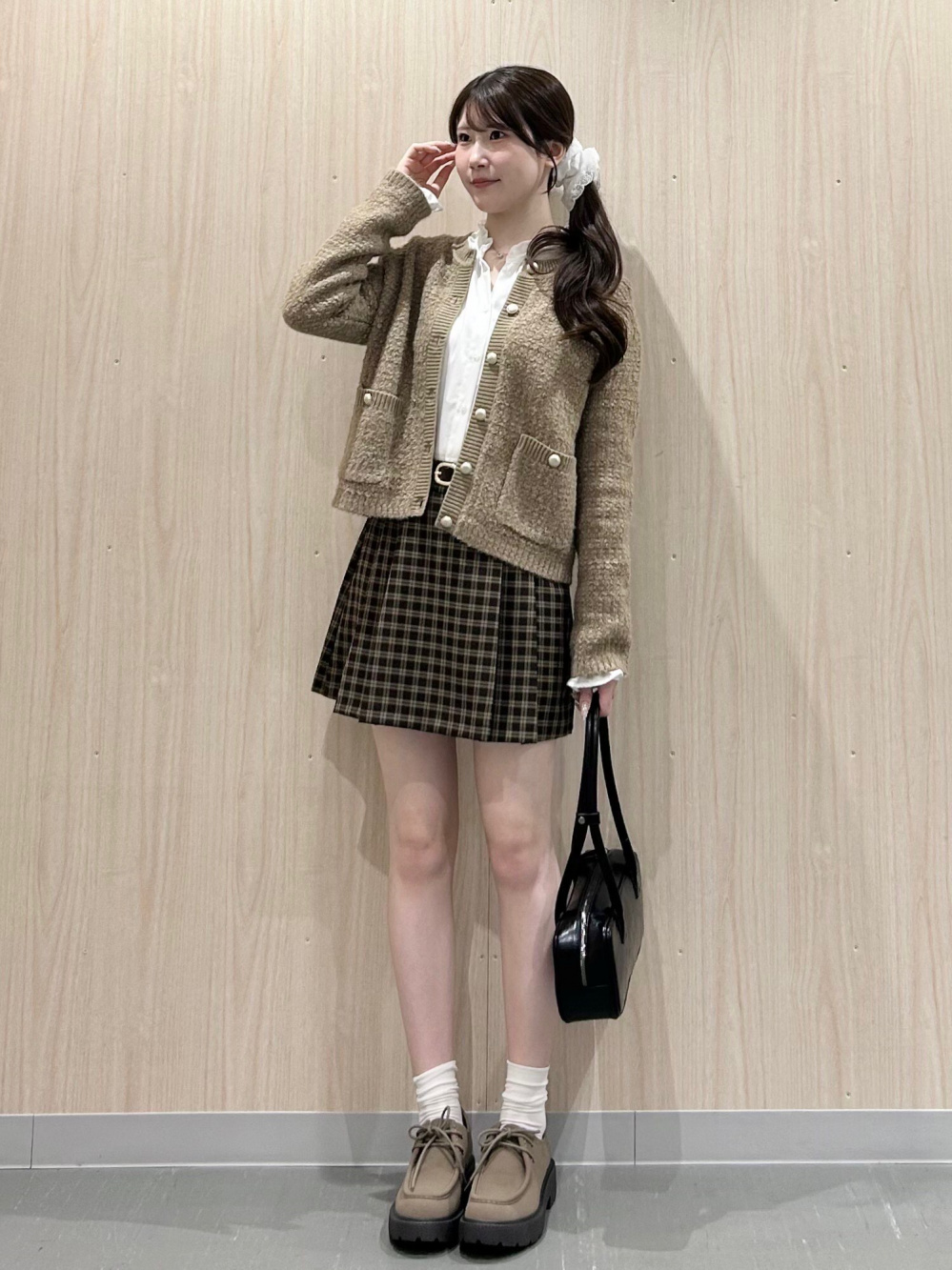 Tweedy Knitted Cardigan、Straight Ankle Jeans」| GU的穿搭理念