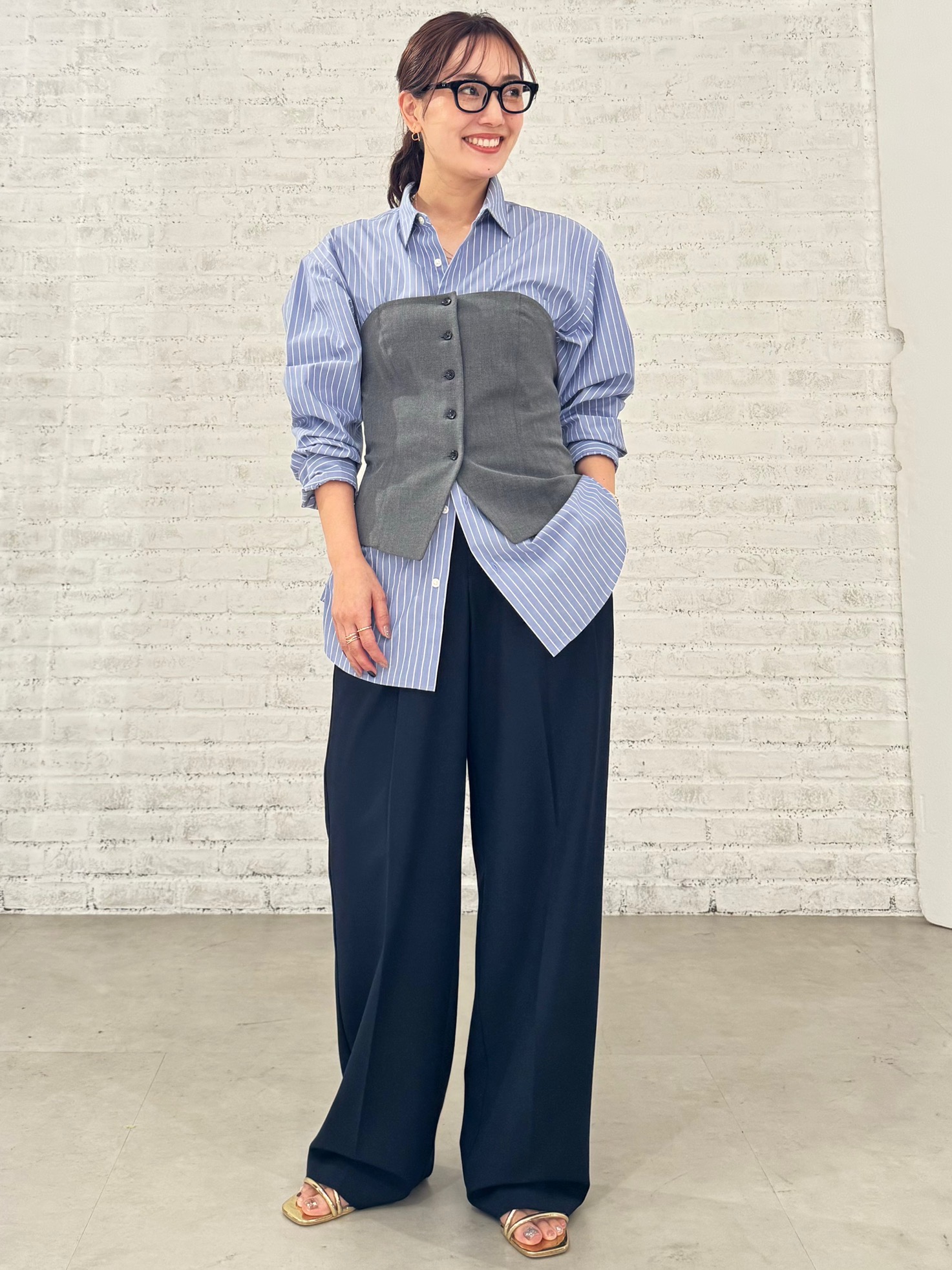 UV Protection Wellington Sunglasses、Front Button Bustier」的穿搭