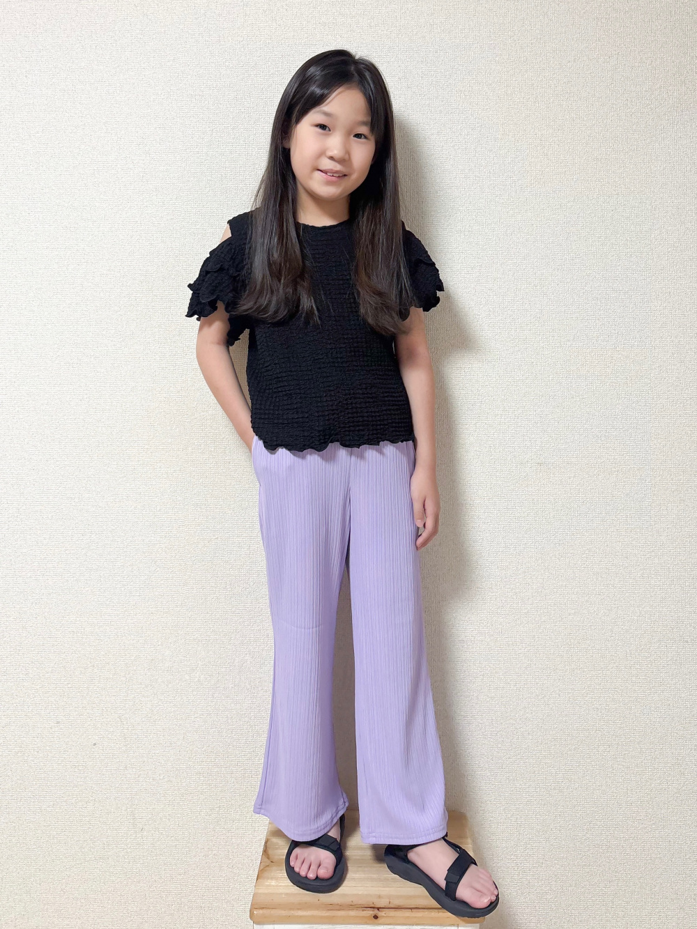 GIRLSグラフィックT(ロゴ)、GIRLSリブプルオンワイドフレアパンツ」の