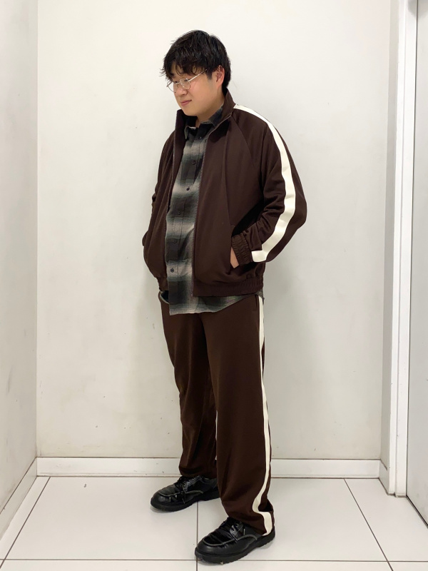 トラックパンツ、トラックジャケットのコーディネート・着用イメージ