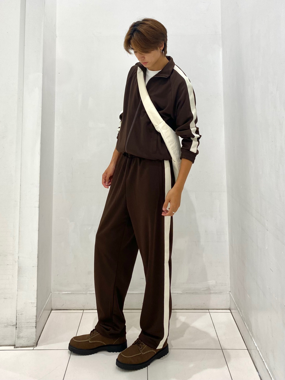 【フォロー割】 新品 V12 セットアップ モックネックシャツ トラックパンツ 2025年最新】v12 セットアップの人気アイテム - メルカリ