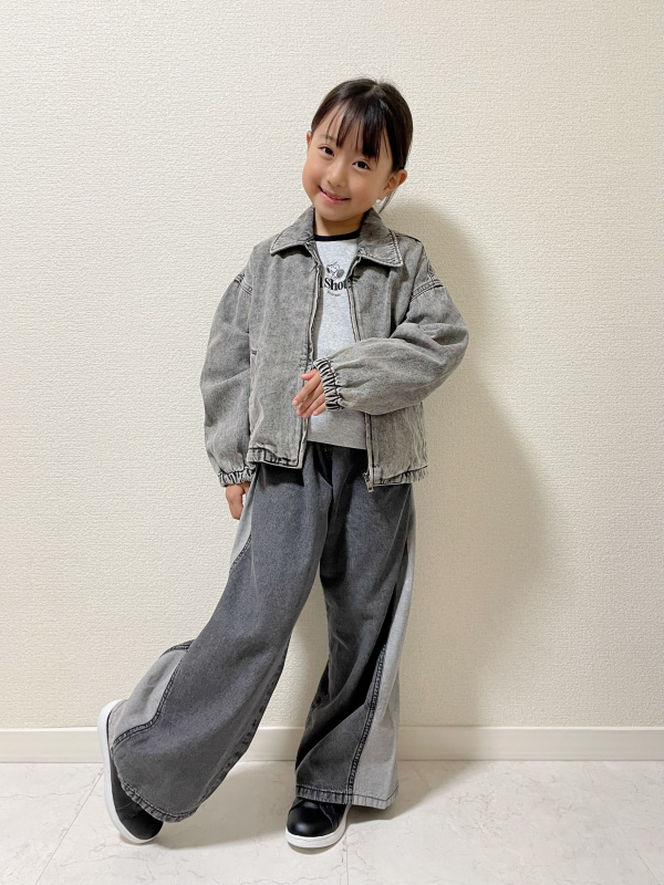GIRLSライトデニムサイドラインパンツJR（子ども服）の着用