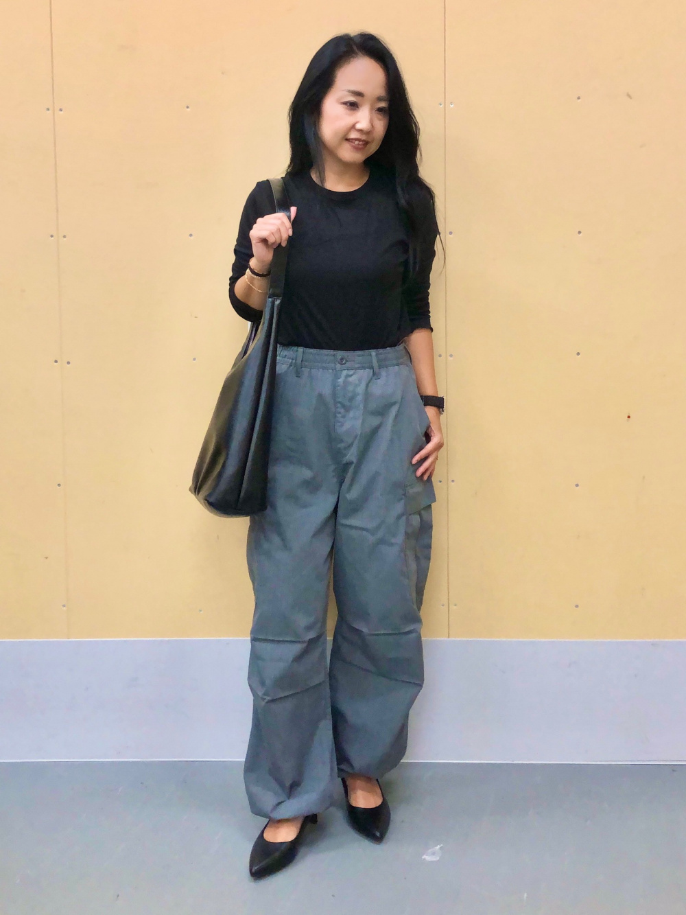 ソフトシアークルーネックT(長袖)、スーパーワイドカーゴパンツ