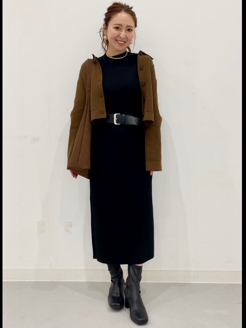 コージーメルトンケープコートZ+E、リブクロップドT(長袖)」の着用