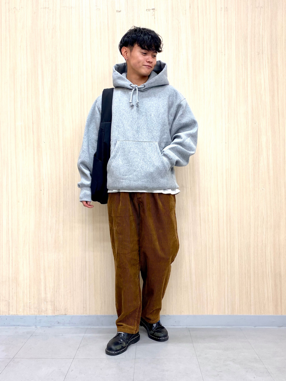 ハーフジップスウェT(5分袖)Q、コットンクルーネックT」の着用