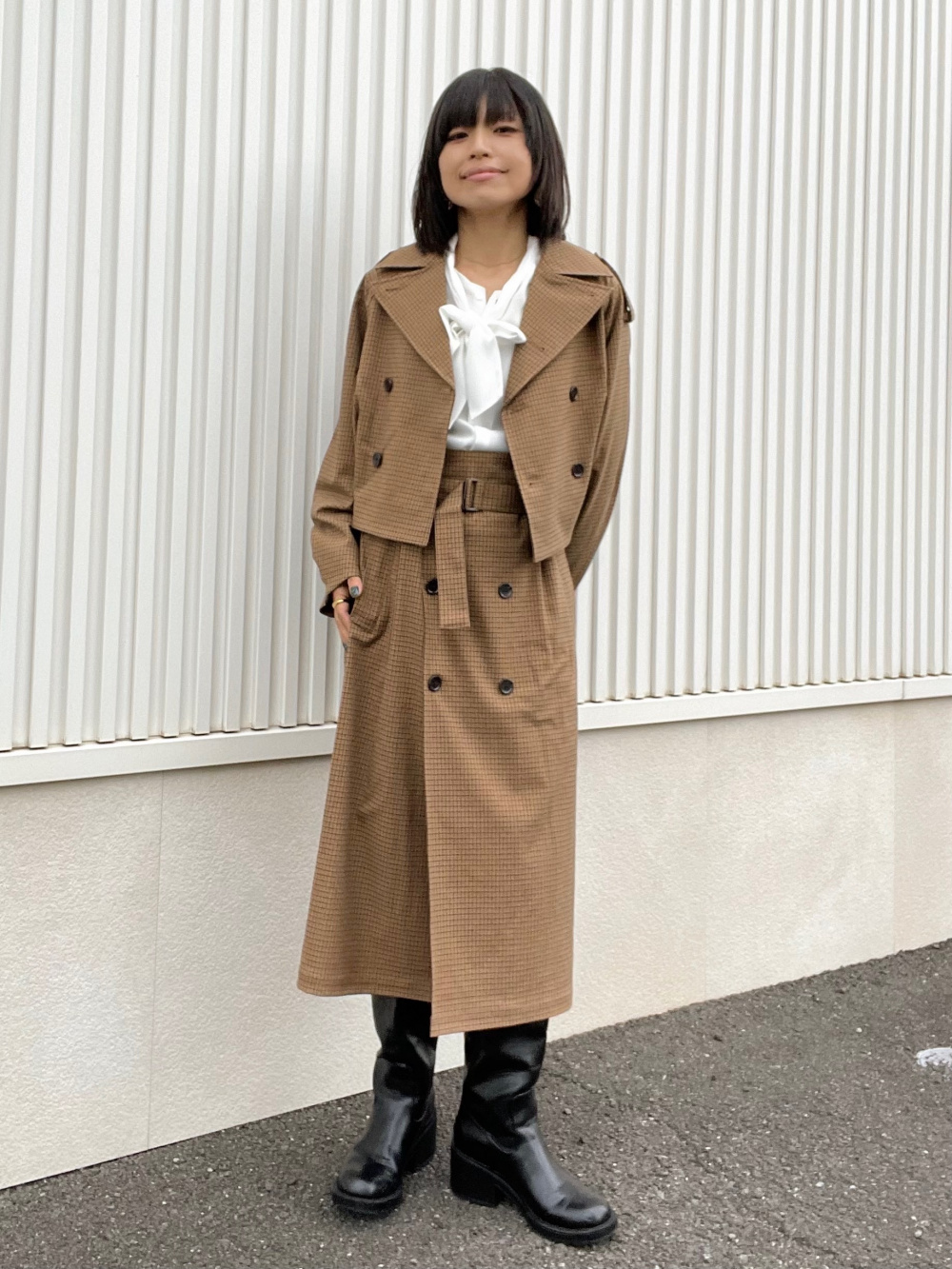 ショートトレンチチェックコート by rokh、ボウタイブラウスZ」の着用