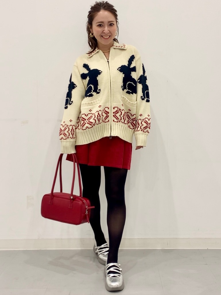 フルジップニットジャケット by rokh、コーデュロイスコート」の着用