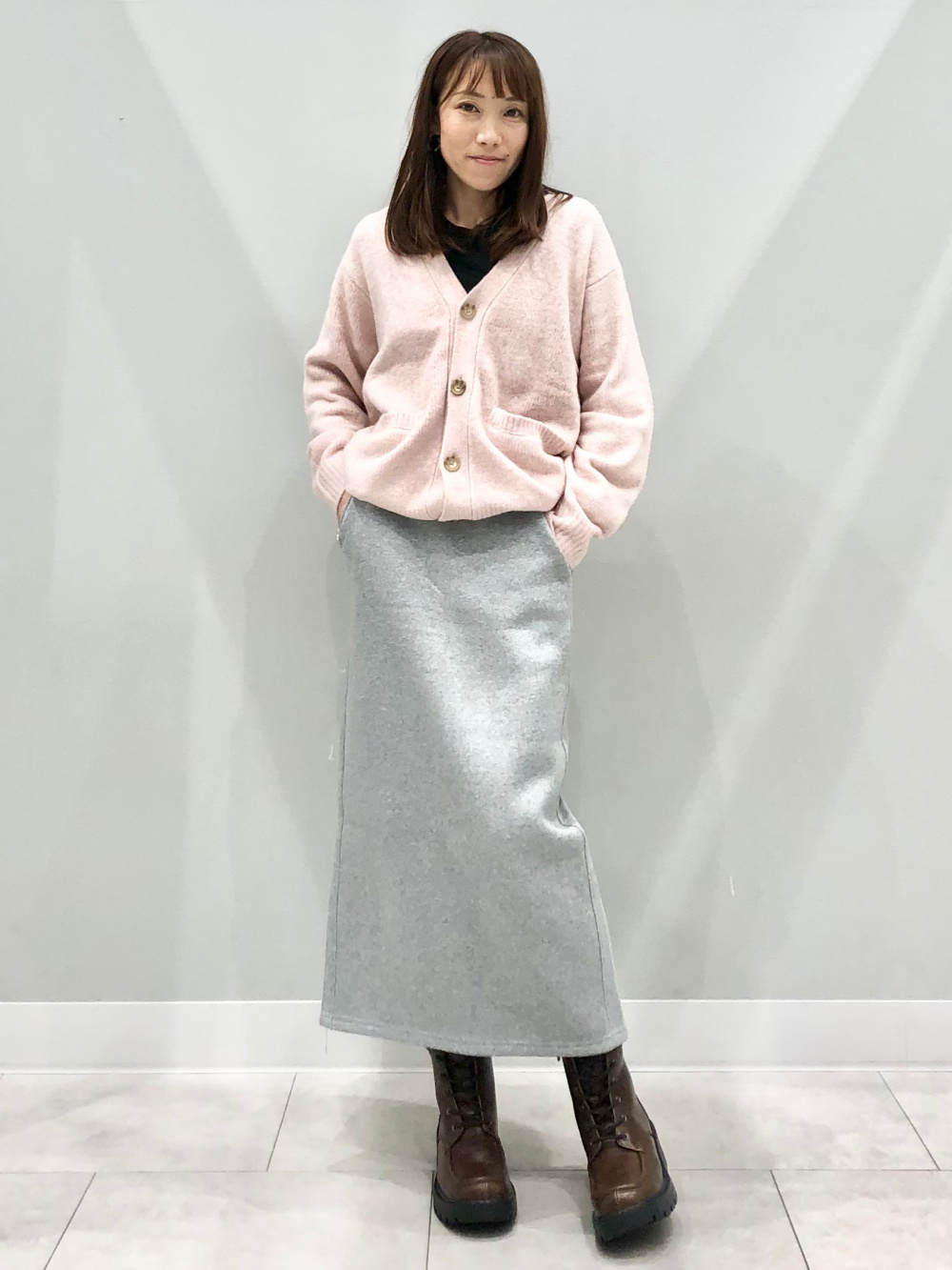 Puff Knit V Neck Cardigan、Volume Sole Lace Up Boots」| GU的穿搭理念