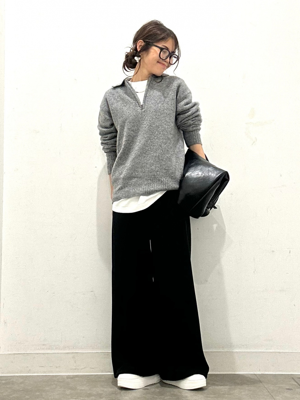 ポインテールT、ダブルボタンジャンパードレスNTQ+E」の着用