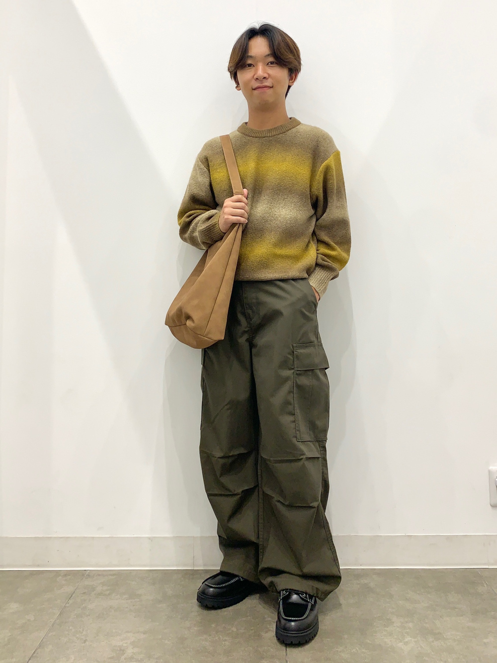 パフニットグラデーションプルオーバー、スーパーワイドカーゴ