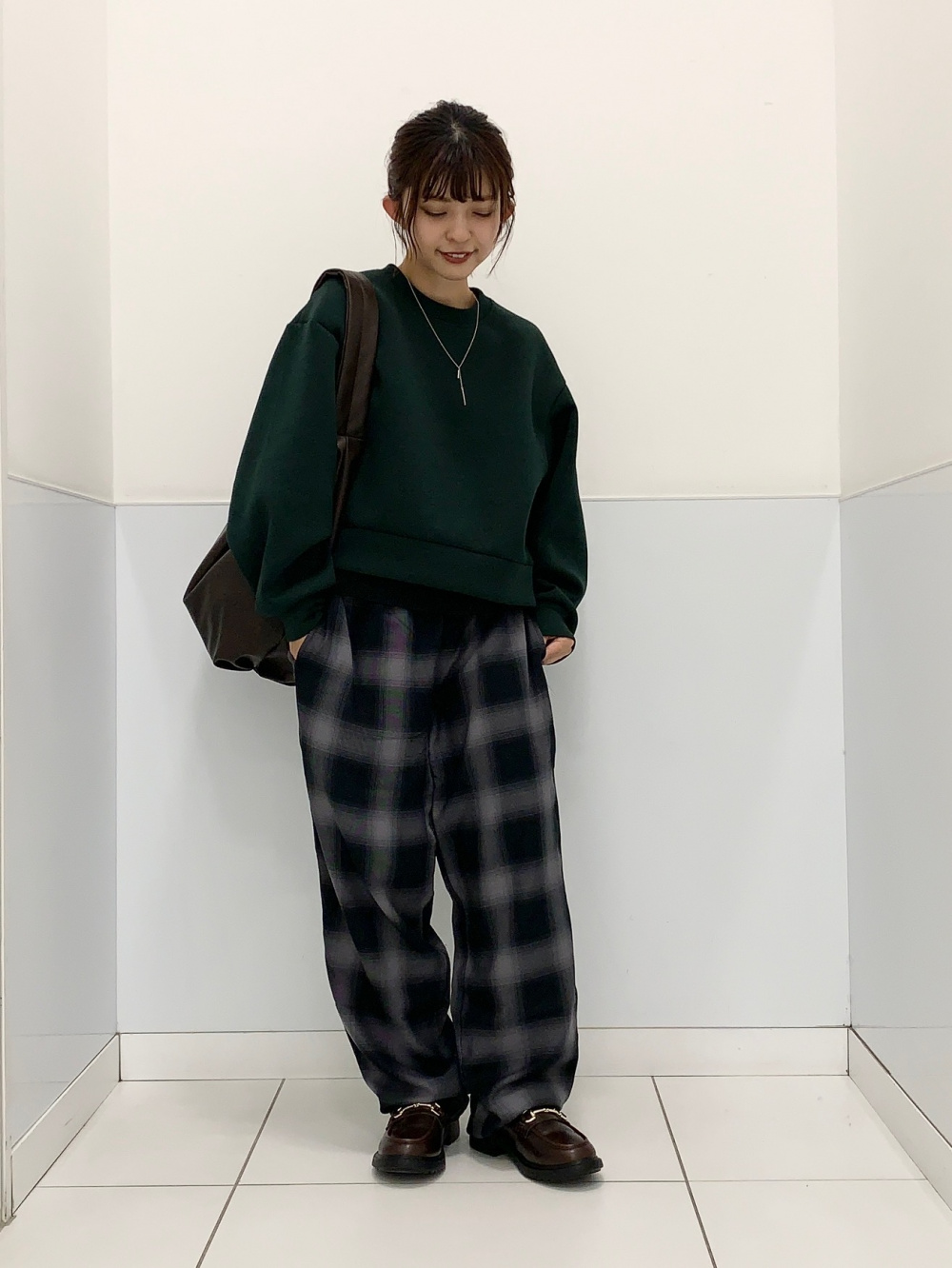 デニムフーディブルゾンNT+E、コットンスムースクルーネックT」の着用