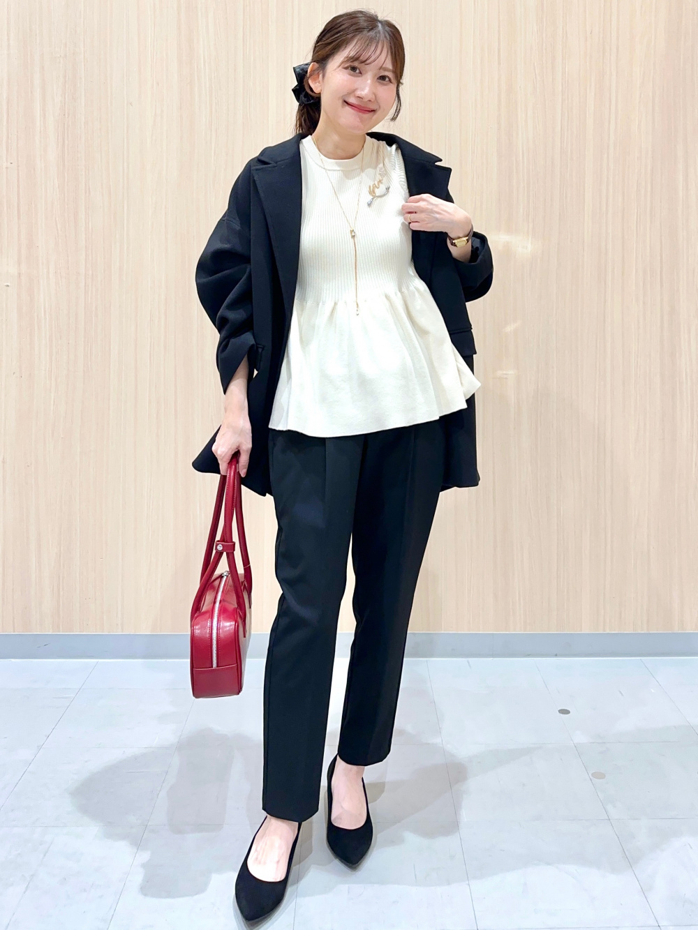 フルジップニットジャケット by rokh、コーデュロイスコート」の着用