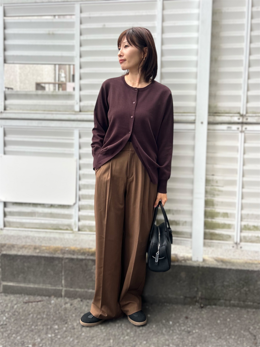 ビューティフルピープル GU  タックワイドパンツ  ブラウン　XS 新品 タックワイドパンツ beautiful people」の着用コーディネート| ジーユー