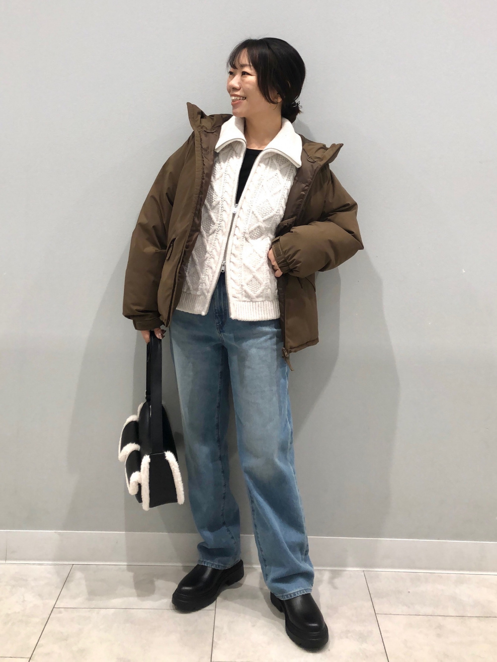 High Rise Straight Jeans」| GU的穿搭理念