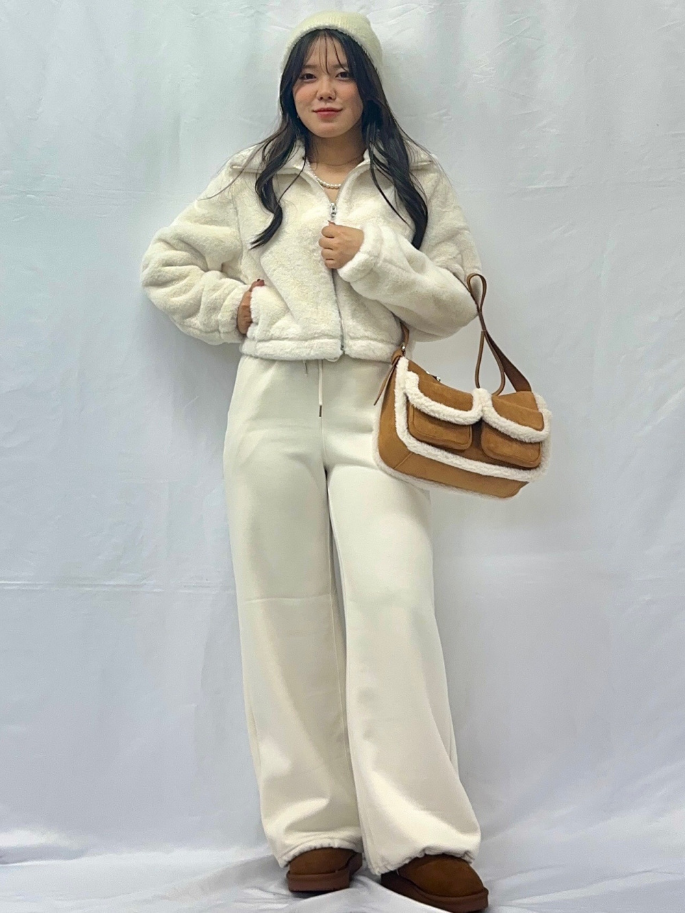 Faux Mouton Slippers、TEEN Corduroy Parachute Pants/JR」| GU的穿搭理念