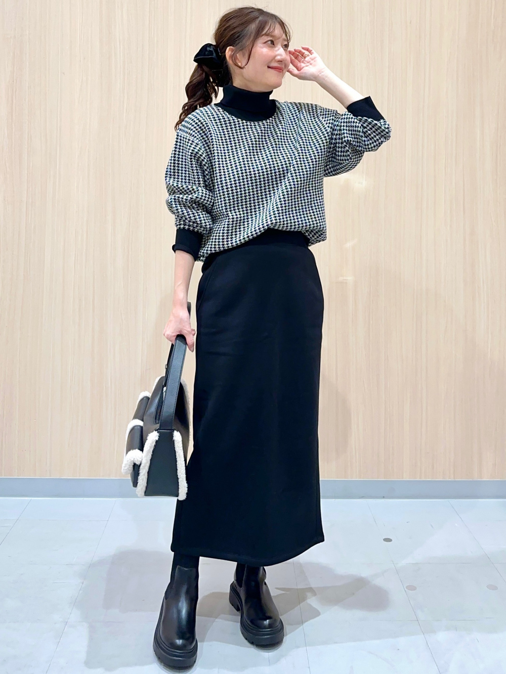 Ribbed Knitted Sock Boots、Ribbed Knitted Striped Button Sleeve