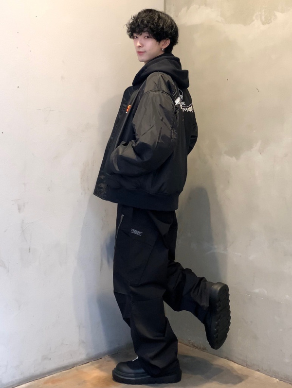 フェイクレザーリバーシブルブルゾン UNDERCOVER +X（メンズ）の着用