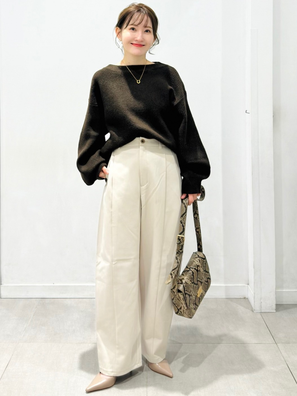 スタンドカラーブラウスZ、タックワイドパンツ(丈標準70.0～74.0cm