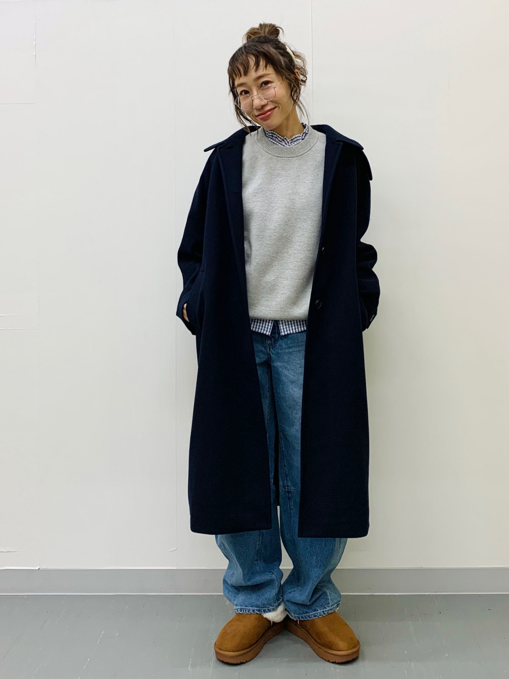 フルジップニットジャケット by rokh、フリルネックブラウス」の着用