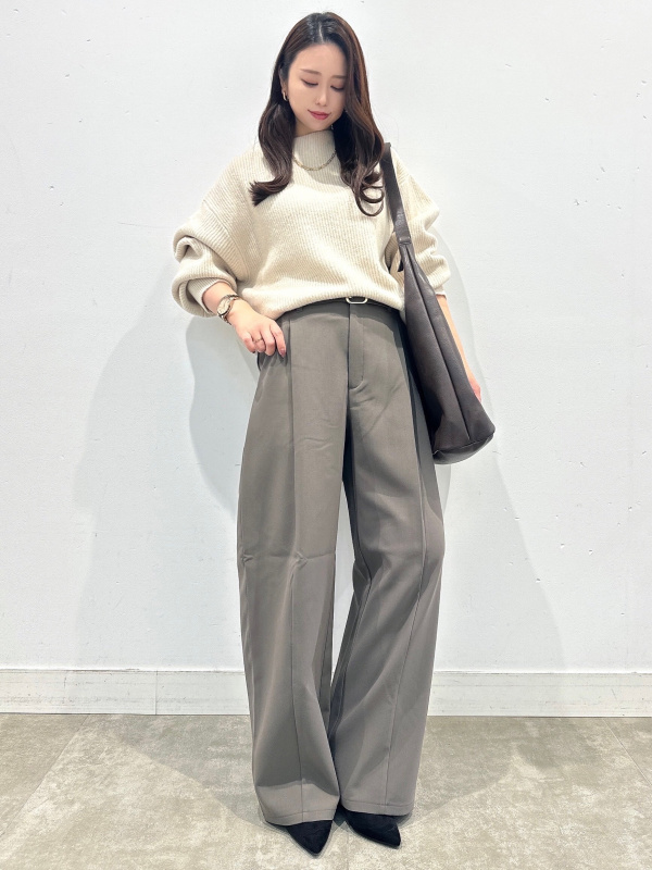 VネックセーターZ+E、ハイライズストレートジーンズ(丈標準71.0～75.0