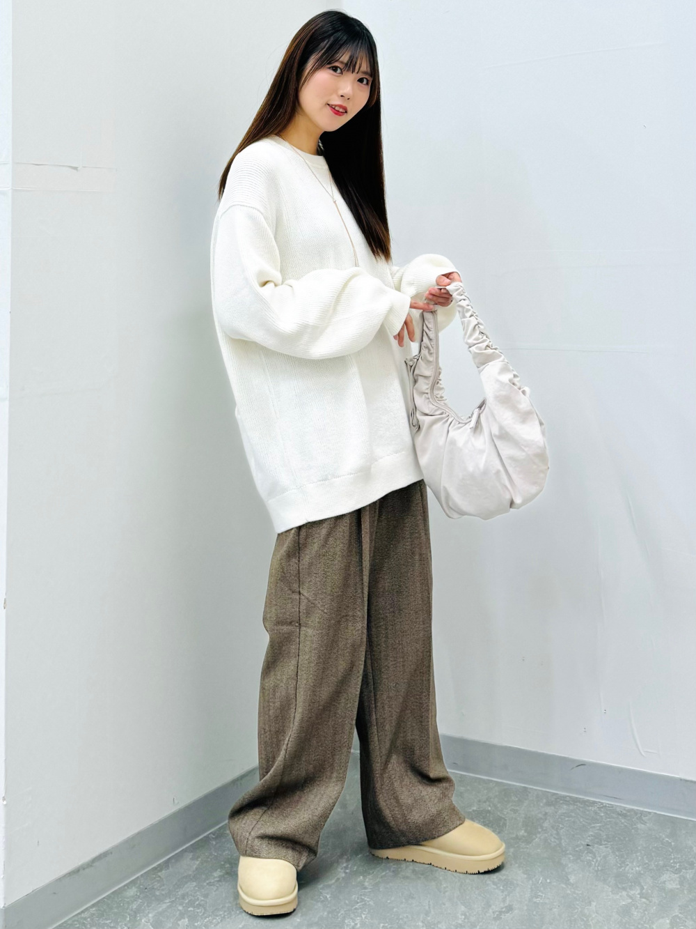 Faux Mouton Slippers、Sweatshirt/Logo」| GU的穿搭理念