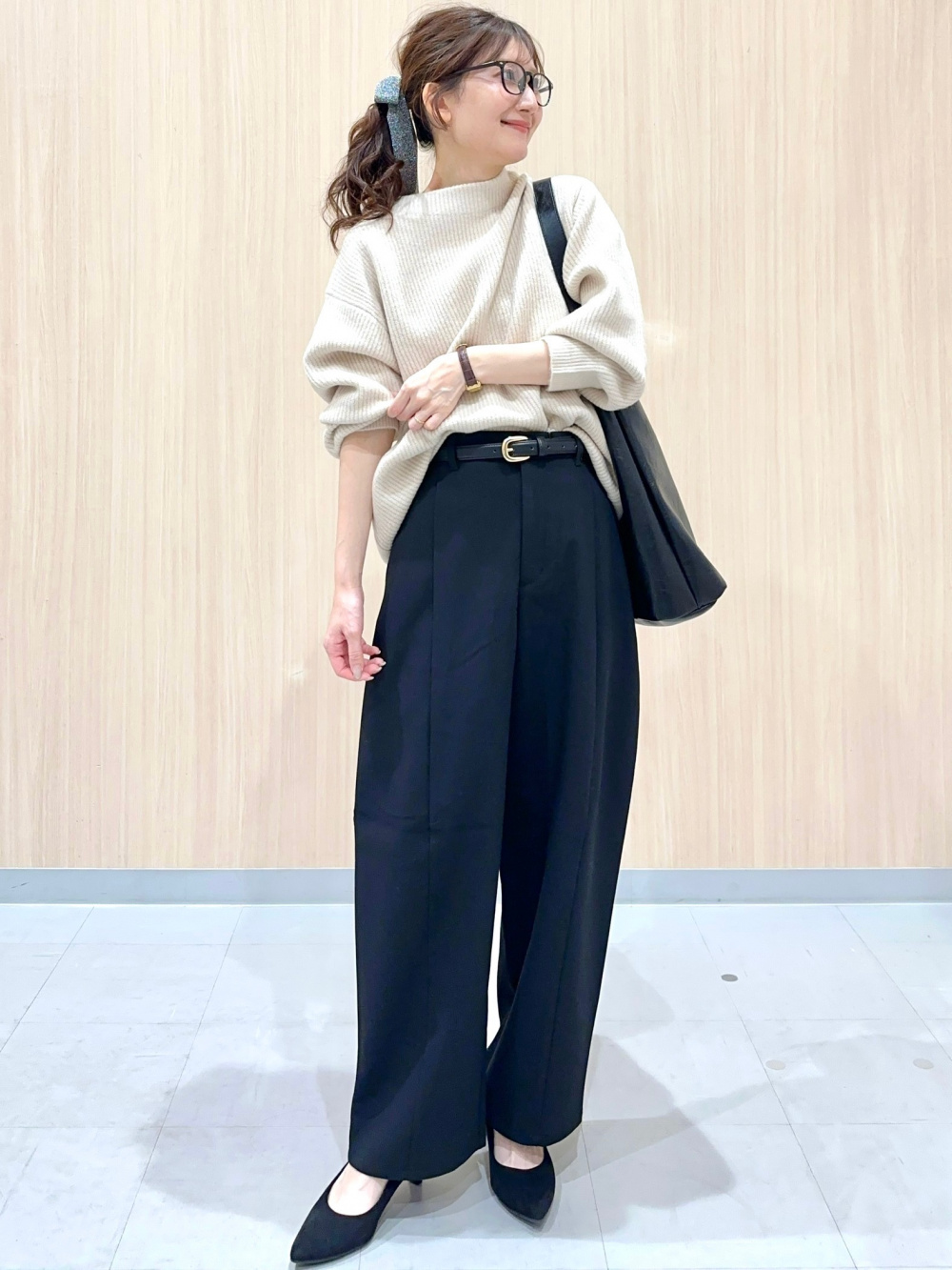 ソフトリブクルーネックT(長袖)、ハイライズストレートジーンズ(丈標準