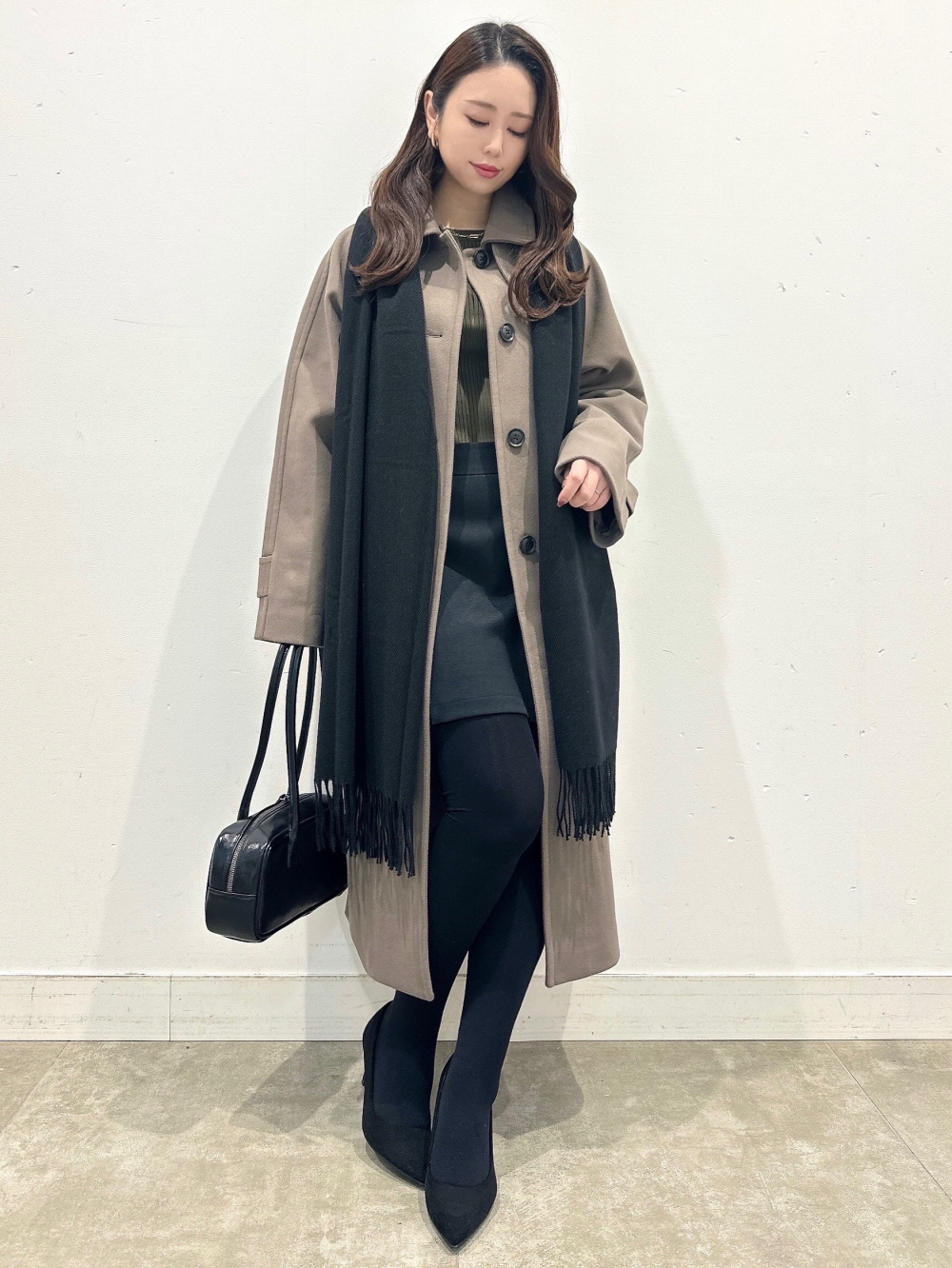 フルジップニットジャケット by rokh、コーデュロイスコート」の着用