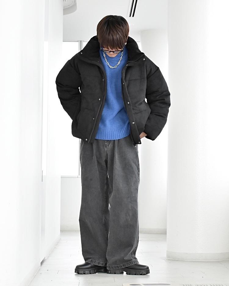 パフニットプルオーバー、ウォームパデッドフライトジャケット」の着用